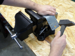 PEUGEOT - EBT200 Etau D'établi Pivotant En Fonte GS Et Acier 200 Mm -Outillage Boutique PEUGEOT Etau d etabli pivotant EBT 200 100715 1